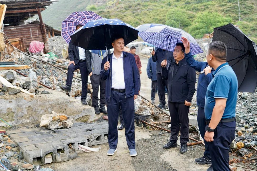 张卫东深入霞若乡调研防汛救灾和灾后重建工作