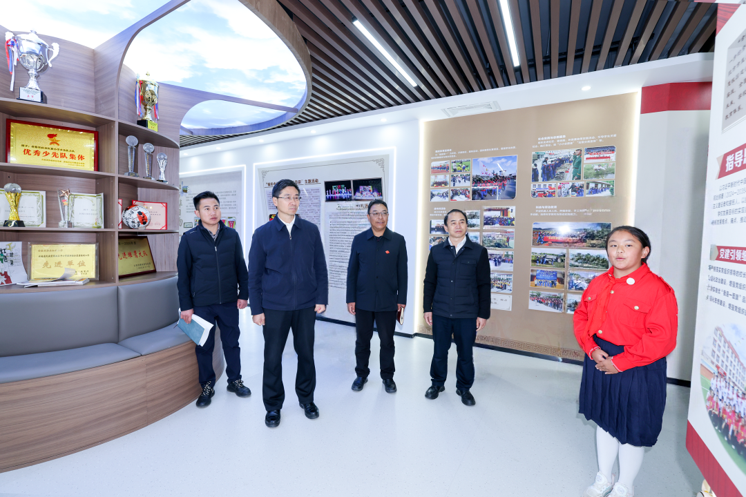 罗朝峰到学校宣传党的二十届四中全会精神并调研时强调：落实立德树人根本任务 因材施教培育时代新人