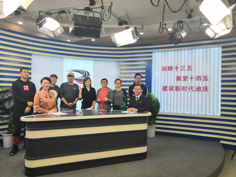 7.30  参加一周一访谈录制_副本.jpg